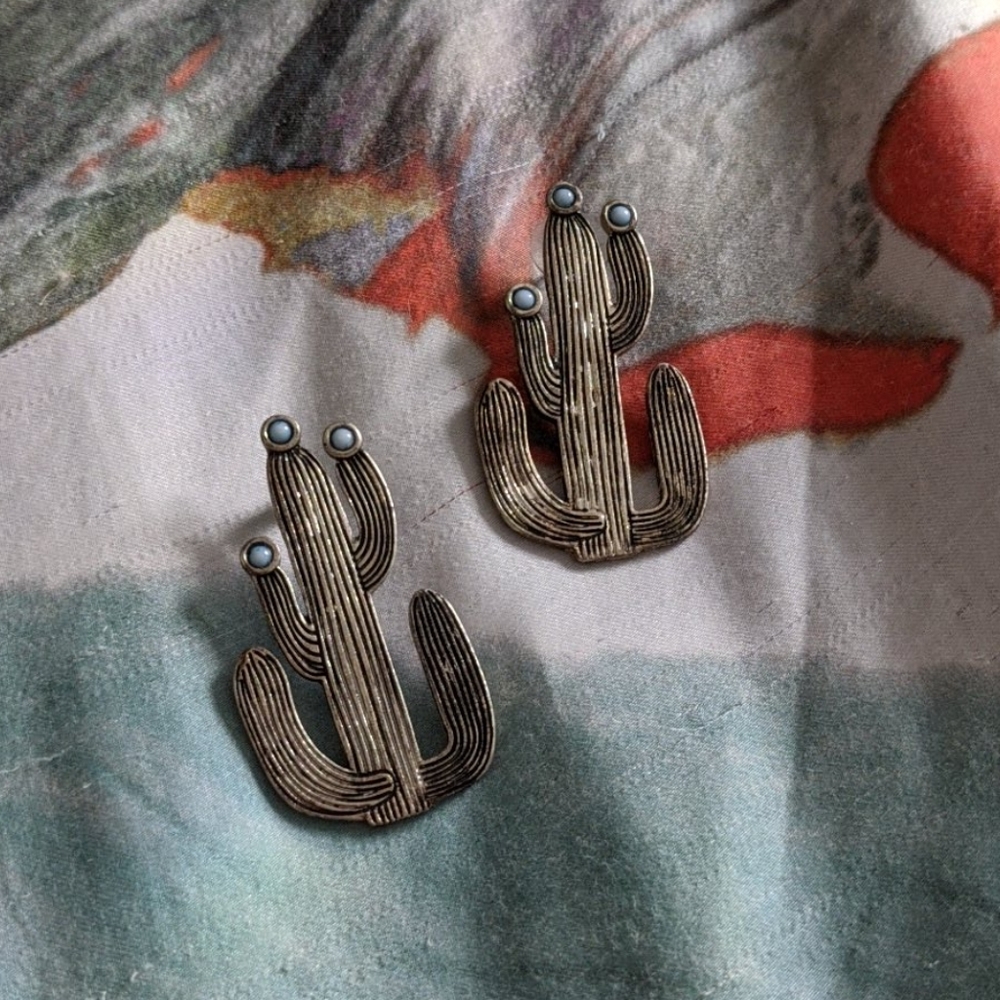 Mango silver cactus earrings